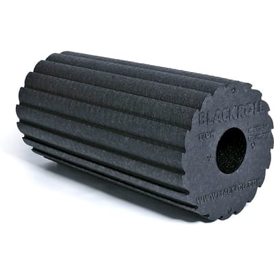Blackroll Flow Foam Roller met geribbeld oppervlak voor extra stimulatie Zwart